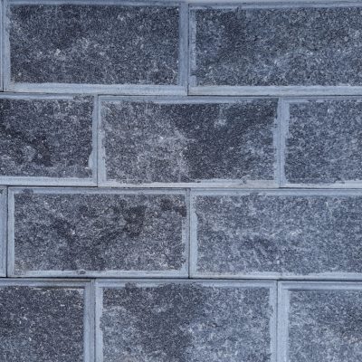 Đá bóc đen soi cạnh 10x20cm